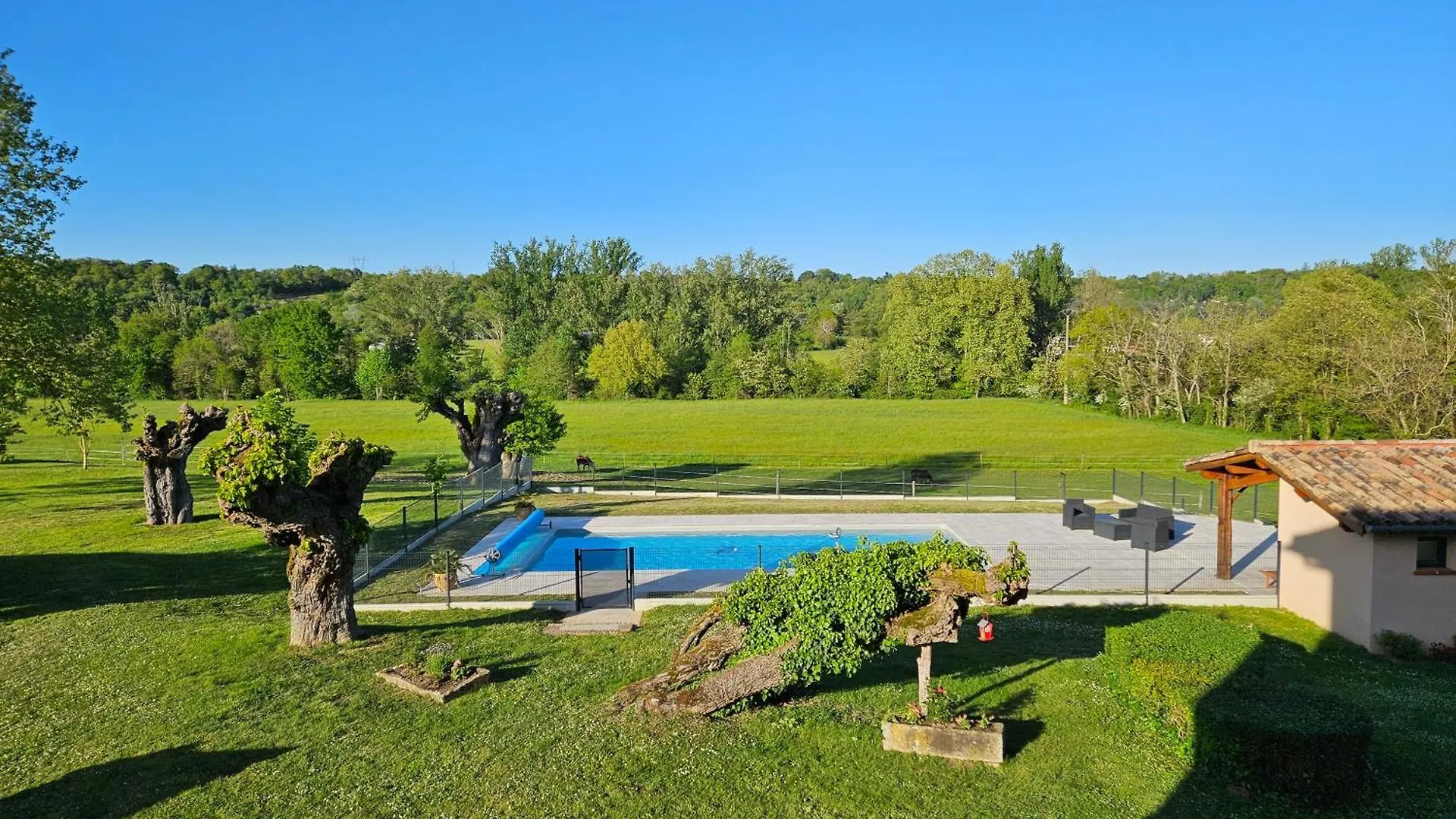 Frühstückspension Bed and Breakfast Domaine de Belcayre Montauban Frankreich